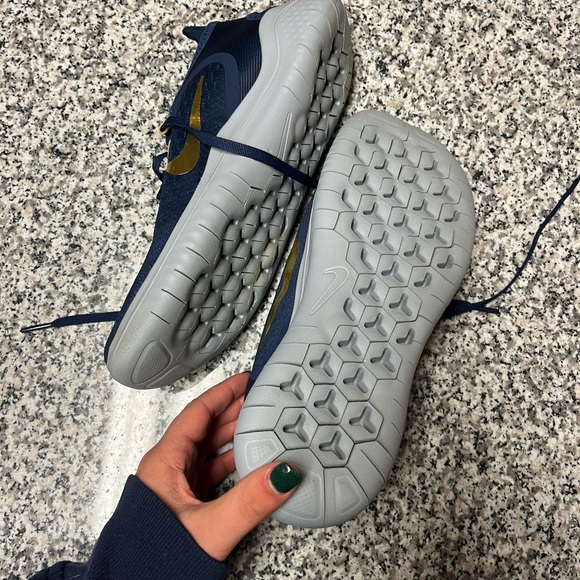 University of Pitt Nike tennis shoes - Picture 4 of 6